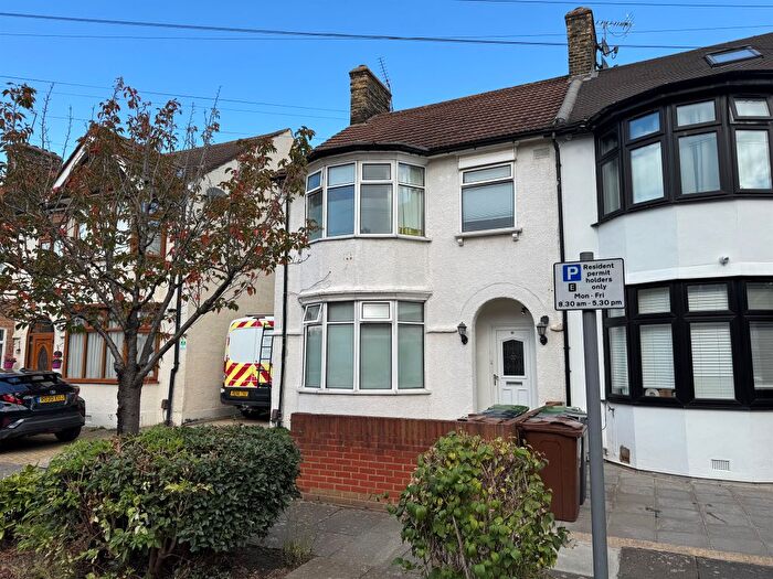 3 Bedroom End Terrace House For Sale In Netherfield Gardens, Barking, IG11