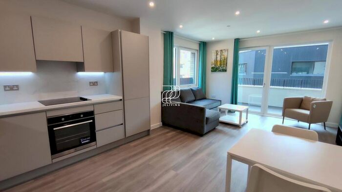 3 Bedroom Flat To Rent In Frank Searle Passage, London, E17