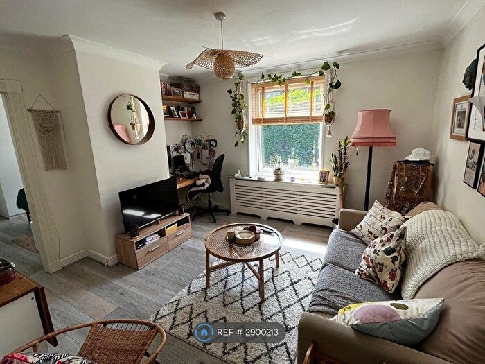 1 Bedroom Flat To Rent In Tavistock Walk, Carshalton, SM5