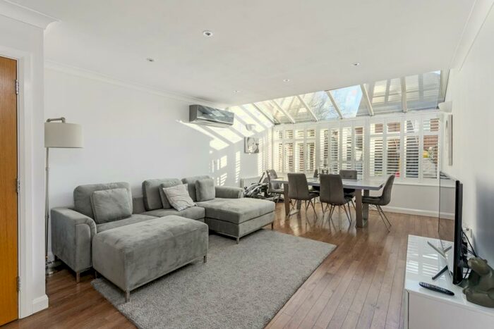 3 Bedroom Town House To Rent In Moberly Way Kenley, CR8