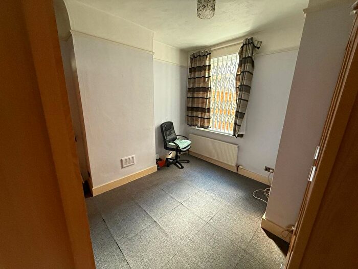 2 Bedroom Detached House To Rent In Twickenham Road, London, E11