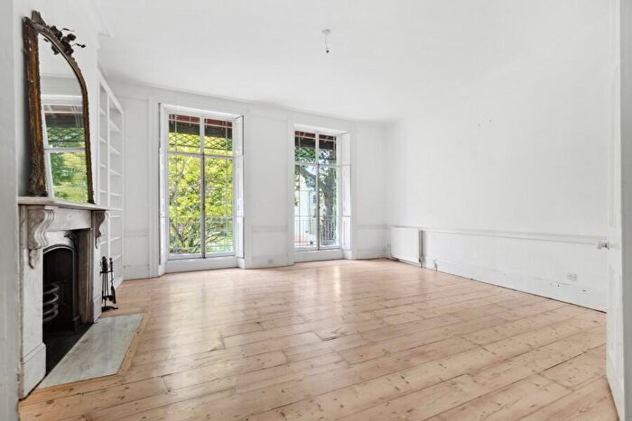 1 Bedroom Flat To Rent In Kennington Road, SE11