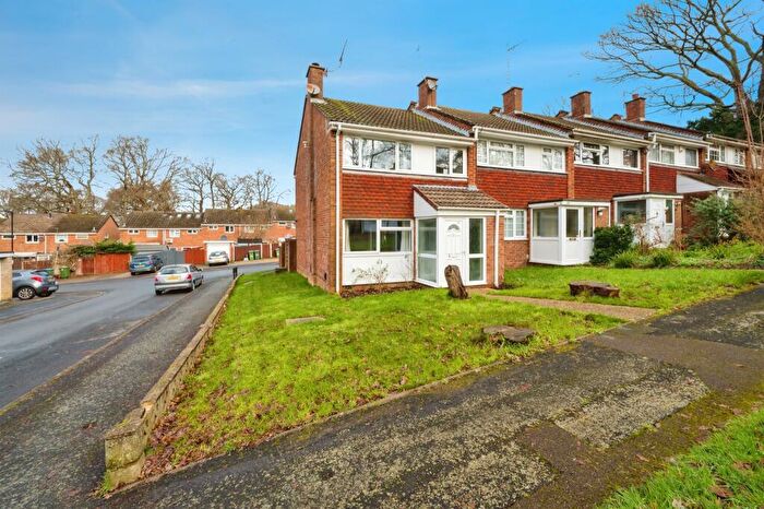 3 Bedroom End Of Terrace House For Sale In Petworth Gardens, Southampton, SO16