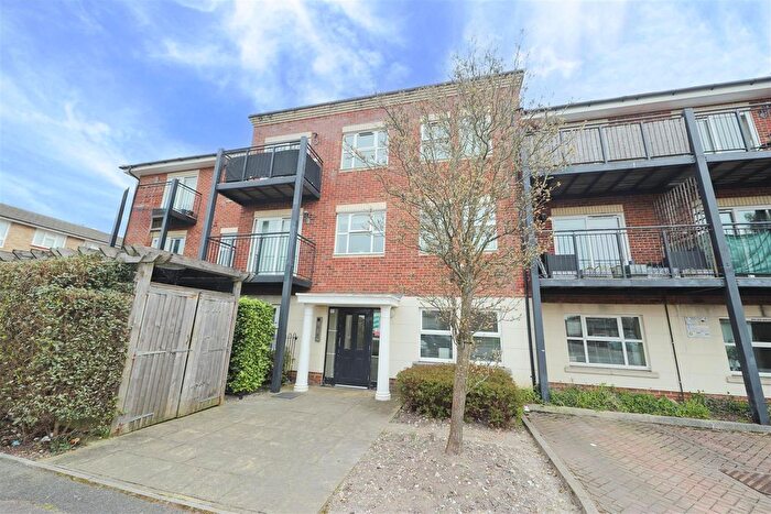 1 Bedroom Flat To Rent In Woodgate Court, Uxbridge, UB8