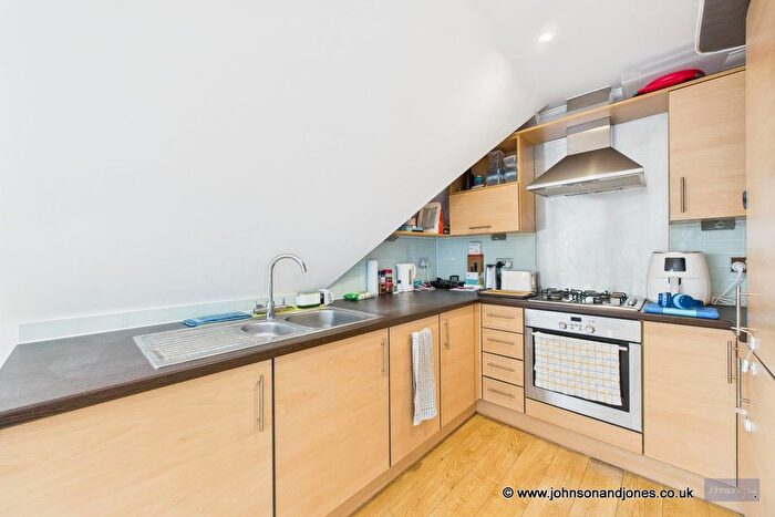 1 Bedroom Flat For Sale In Victoria Street, Englefield Green, TW20