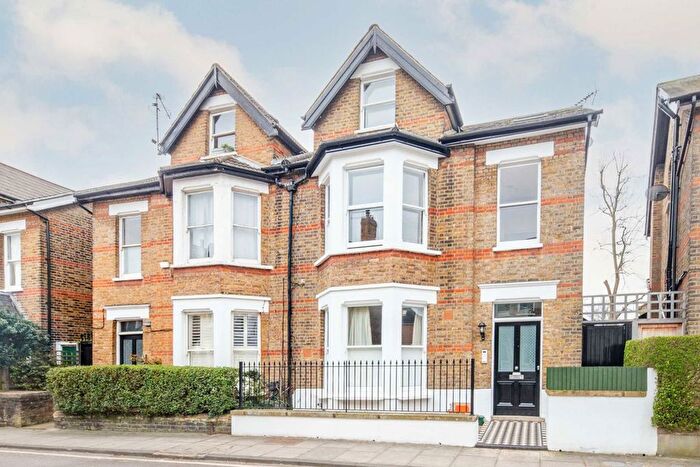 1 Bedroom Flat To Rent In Larkfield Road, Richmond, TW9