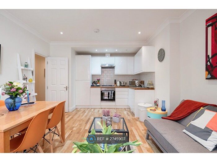 2 Bedroom Flat To Rent In Danbury Street, London, N1