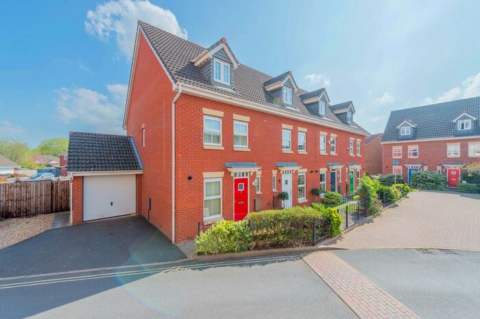 3 Bedroom End Of Terrace House For Sale In Greenfields Gardens, Shrewsbury, SY1