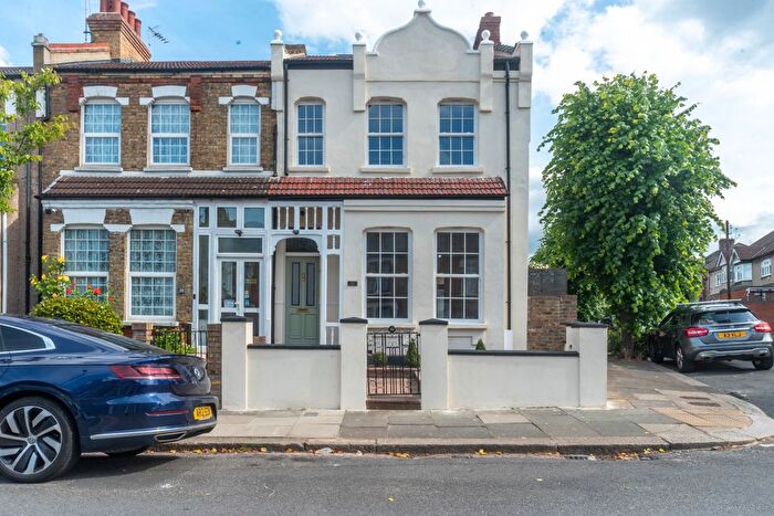 5 Bedroom Terraced House To Rent In Goldsmith Road, London, N11