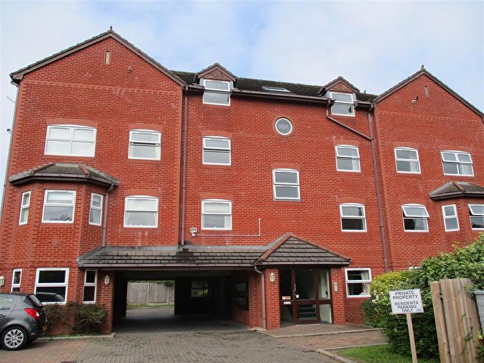 2 Bedroom Flat To Rent In Park Court, Westbourne Road, West Kirby, Wirral, CH48