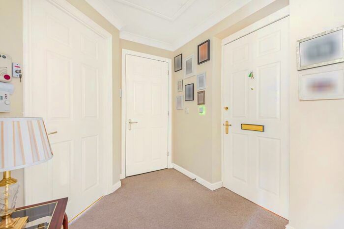 1 Bedroom Retirement Property For Sale In Camberley, Surrey, GU15