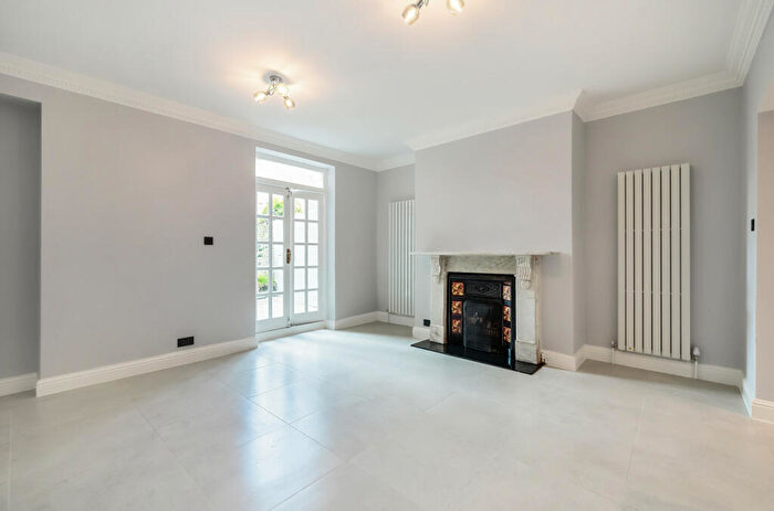 2 Bedroom Apartment For Sale In Winchester Road, London, NW3