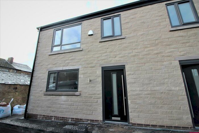 3 Bedroom Semi-Detached House To Rent In Booth Street, Oldham, OL4