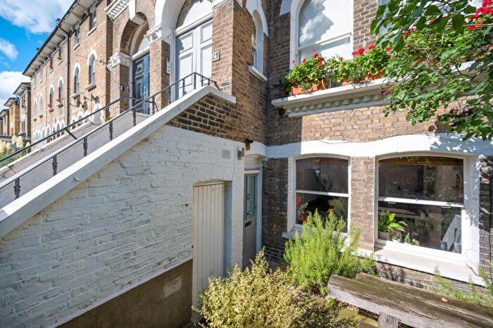 2 Bedroom Flat To Rent In North Villas, Camden, London, NW1