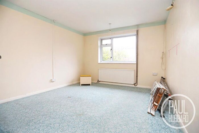 2 Bedroom Semi-detached Bungalow For Sale In Morton Road, Lowestoft, NR33