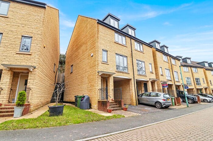 4 Bedroom Semi Detached House For Sale In Bowbridge Wharf, Stroud, Gloucestershire, GL5