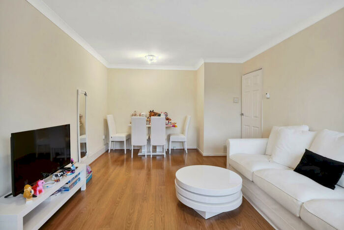 2 Bedroom Flat To Rent In Stanley Road, London, SM2