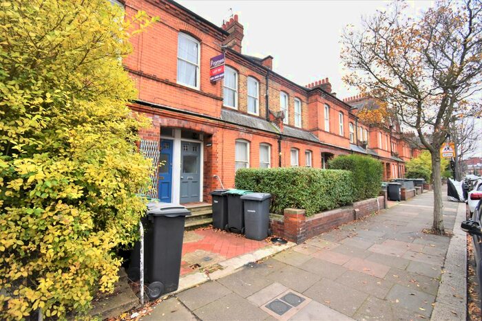 3 Bedroom Flat To Rent In Gladstone Avenue, Wood Green N22