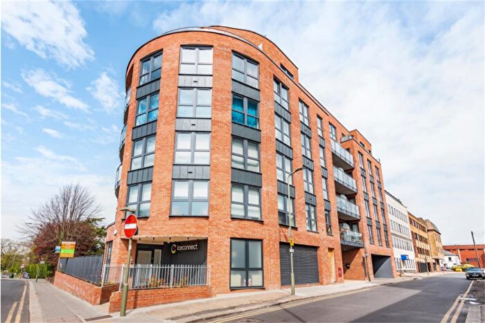 1 Bedroom Flat To Rent In Adastra House, Nether Street, Finchley Central, N3