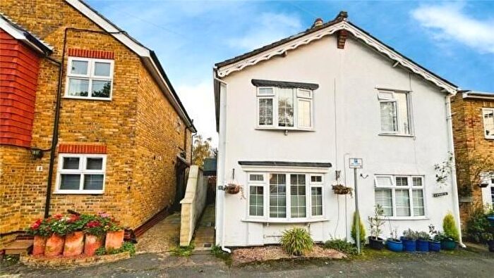 3 Bedroom Semi-detached House To Rent In Farmers Road, Staines-Upon-Thames, TW18