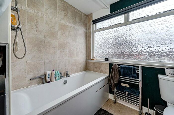 1 Bedroom Flat For Sale In Chaucer Road, Worthing, West Sussex, BN11