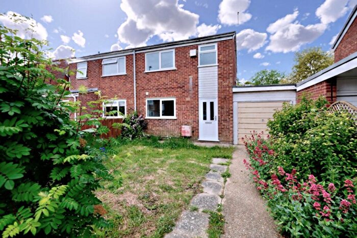 3 Bedroom Terraced House For Sale In Blenheim Drive, St Ives, PE27
