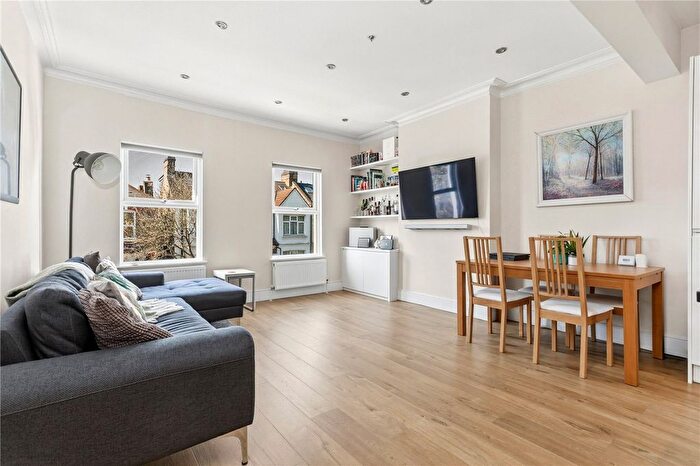 3 Bedroom Flat For Sale In Trevelyan Road, London, SW17