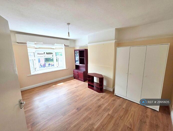 4 Bedroom Flat To Rent In Hay Lane, London, NW9