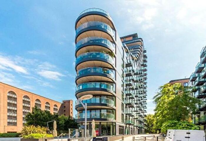 Studio To Rent In Park Vista Tower, Cobblestone Square, Wapping Lane, Tower Hill, Shadwell, London, E1W