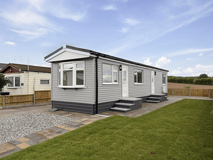 2 Bedroom Park Home For Sale In Fayre Oaks Home Park, Kings Acre, Hereford, HR4