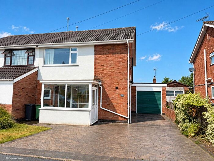 3 Bedroom Semi Detached House For Sale In Shipston Hill, Oadby, Leicestershire, LE2