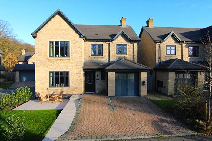 4 Bedroom Detached House For Sale In Jackson Row, Glusburn, BD20