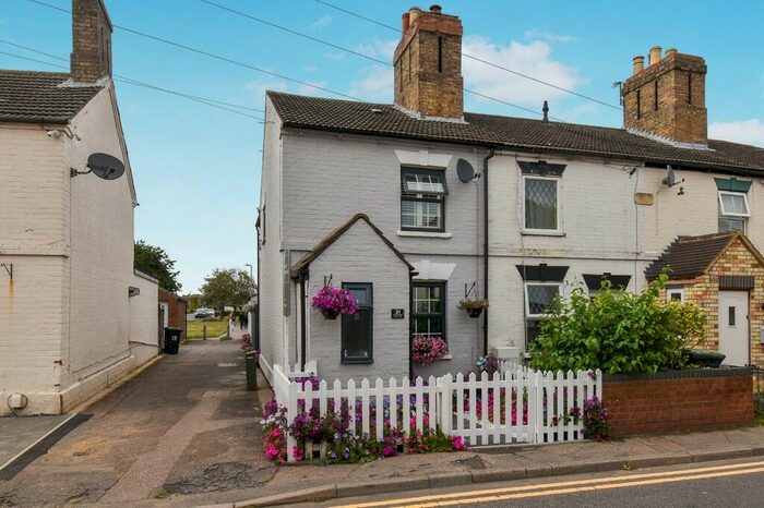 2 Bedroom Cottage For Sale In St. Johns Street, Biggleswade, SG18