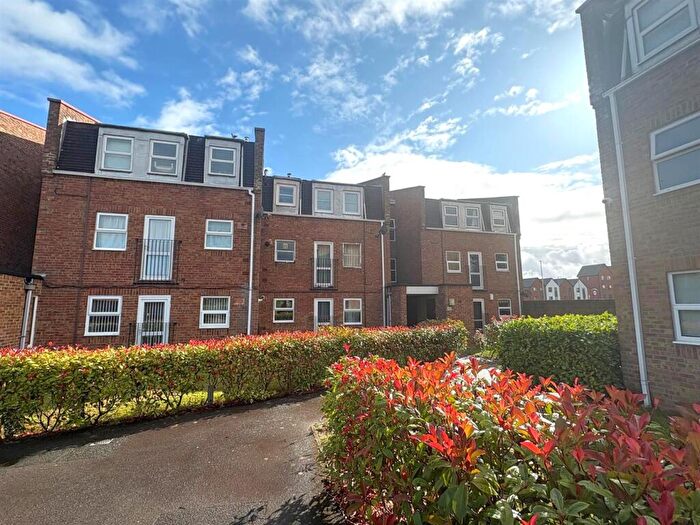 2 Bedroom Flat For Sale In Broughton Grange, Lawns, Swindon, SN3