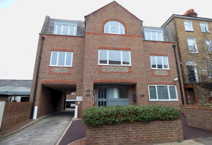 2 Bedroom Apartment To Rent In Leatherhead, KT22