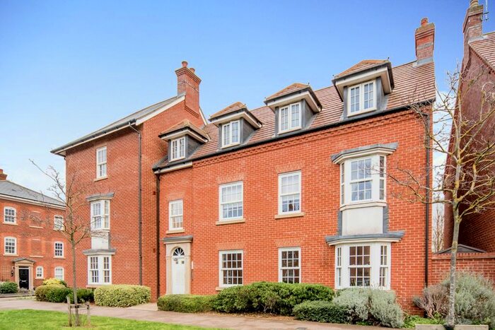 2 Bedroom Flat To Rent In Greenkeepers Road, Great Denham, MK40