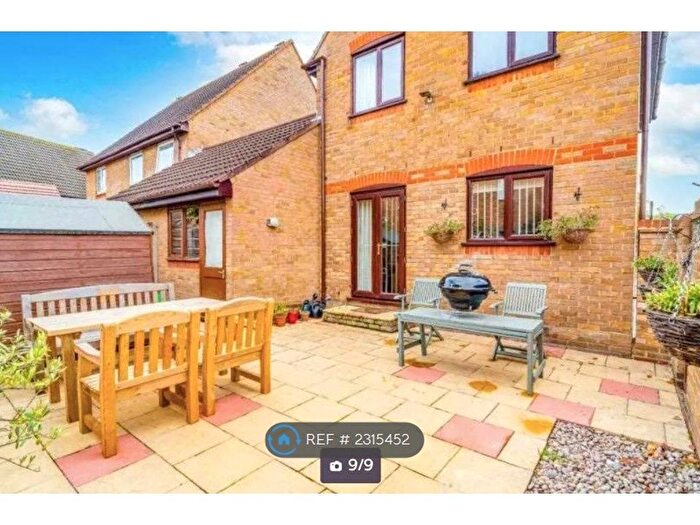 5 Bedroom Detached House To Rent In Meadowsweet Close, London, E16