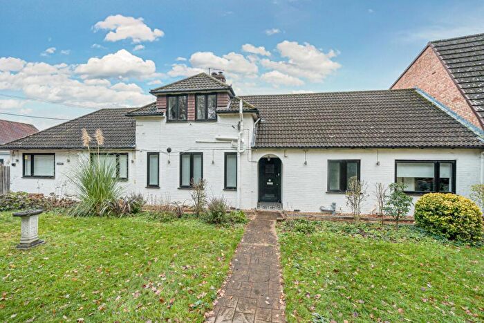 4 Bedroom Semi-Detached House To Rent In Thornford Road Headley, RG19