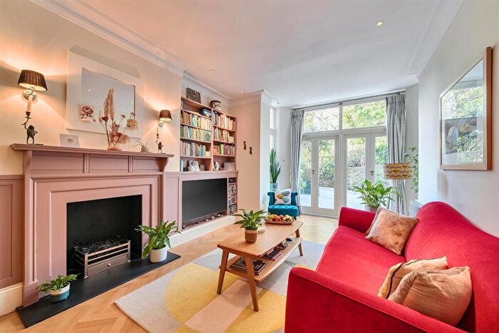 2 Bedroom Flat For Sale In South Hill Park, Hampstead Heath, NW3