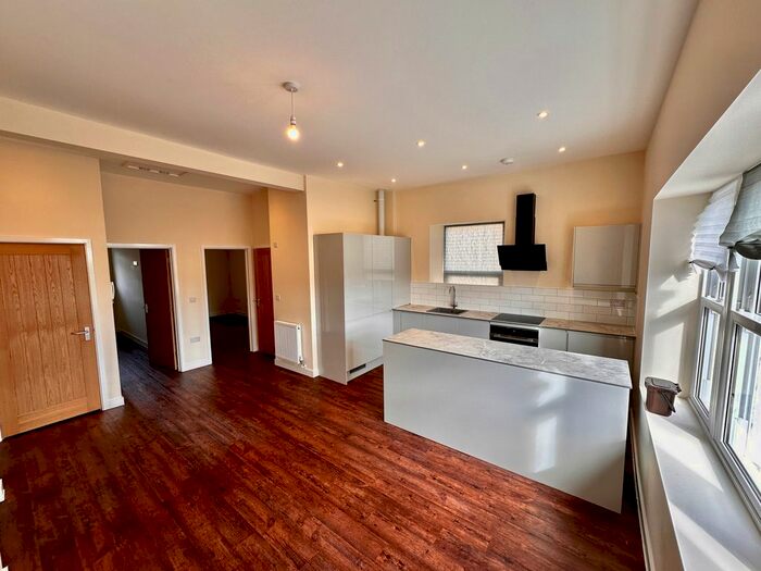 2 Bedroom Flat To Rent In High Street, Bristol, BS20