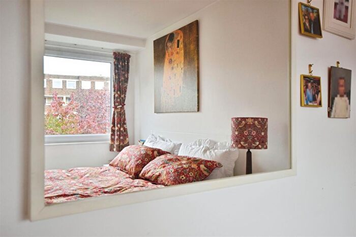 2 Bedroom Flat For Sale In Nero Court, Brentford Dock, TW8