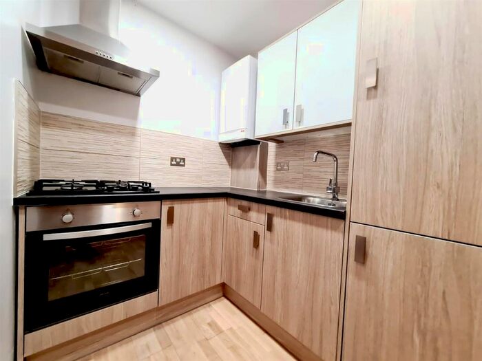 1 Bedroom Flat To Rent In Lancaster Road, New Barnet, Barnet, EN4