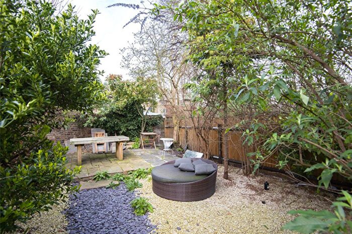 3 Bedroom Flat To Rent In Thistlewaite Road, Clapton, London, E5
