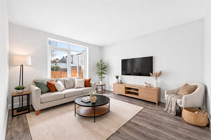 2 Bedroom Flat For Sale In Vicarage Road, London, N17