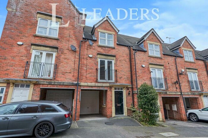 3 Bedroom Town House To Rent In Drum Close, Allestree, DE22