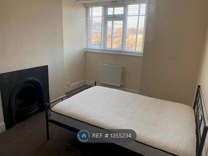 3 Bedroom Flat To Rent In Fairfield Road, Buxton, SK17