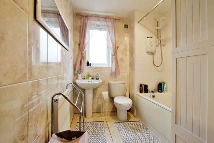3 Bedroom End Of Terrace House For Sale In Epsom Avenue, Sale, Greater Manchester, M33