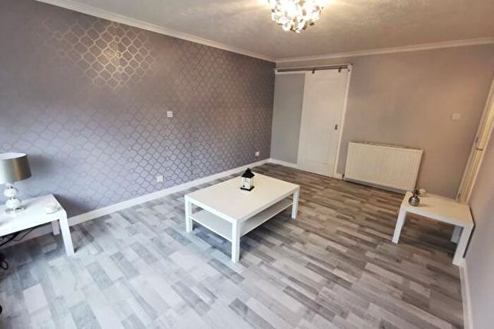1 Bedroom Flat To Rent In Violet Avenue, Uxbridge, UB8