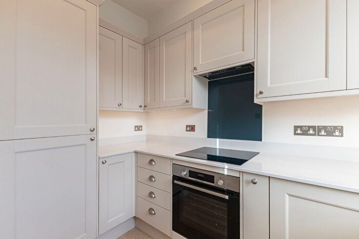 2 Bedroom Flat To Rent In Fulham Road, Chelsea, SW3