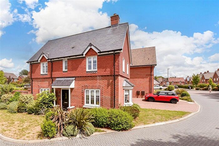 3 Bedroom Detached House For Sale In Hewitts Road, Cranleigh, Surrey, GU6